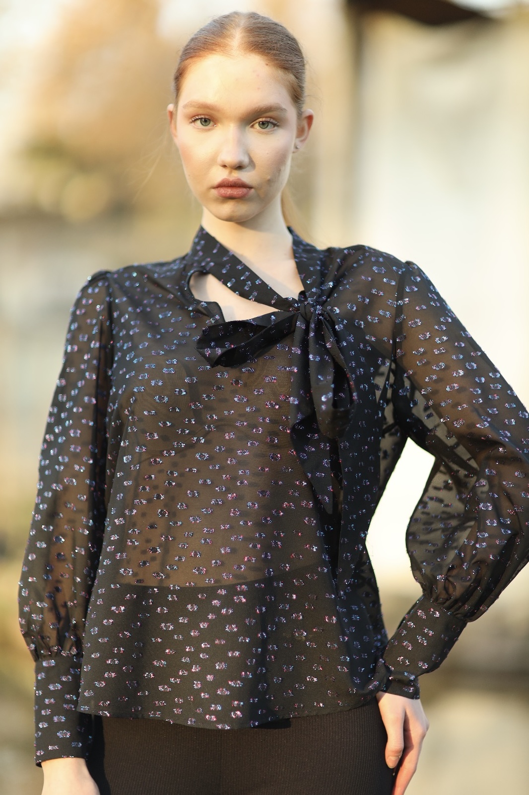 014- Kadın Boyundan Bağlamalı Desenli Bluz