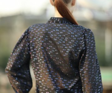 014- Kadın Boyundan Bağlamalı Desenli Bluz