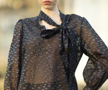 014- Kadın Boyundan Bağlamalı Desenli Bluz