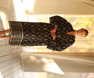 036- Kadın Desenli Uzun Yırtmaçlı Elbise 